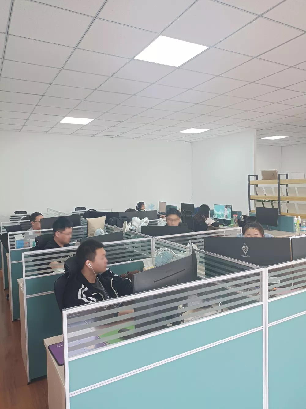 烟台小程序制作,烟台小程序开发,烟台做小程序,烟台小程序制作公司,烟台做小程序公司,烟台网站建设,烟台做网站,烟台app开发,烟台软件开发,烟台公众号开发,小程序开发,网站制作,微信小程序制作,烟台小程序开发公司万中科技办公室内景4
